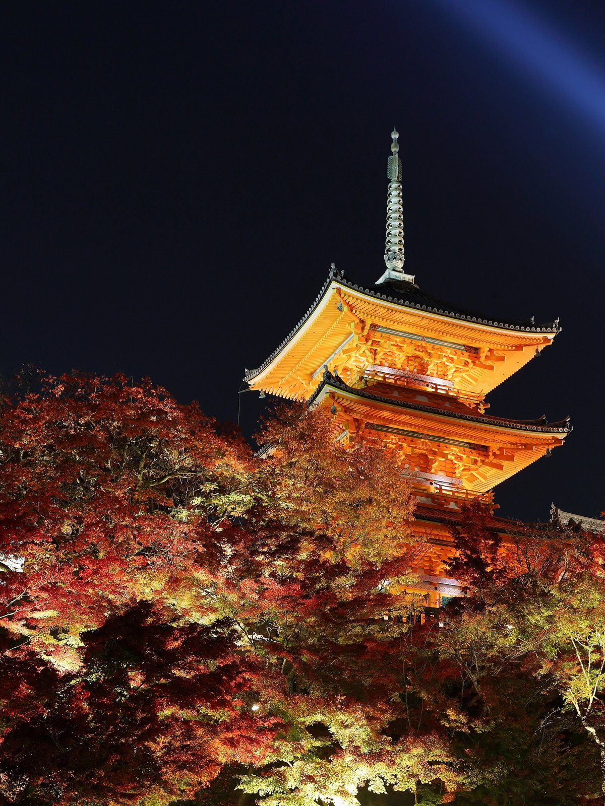 Beleuchtete Pagode am Kiyomizu-dera in Kyoto