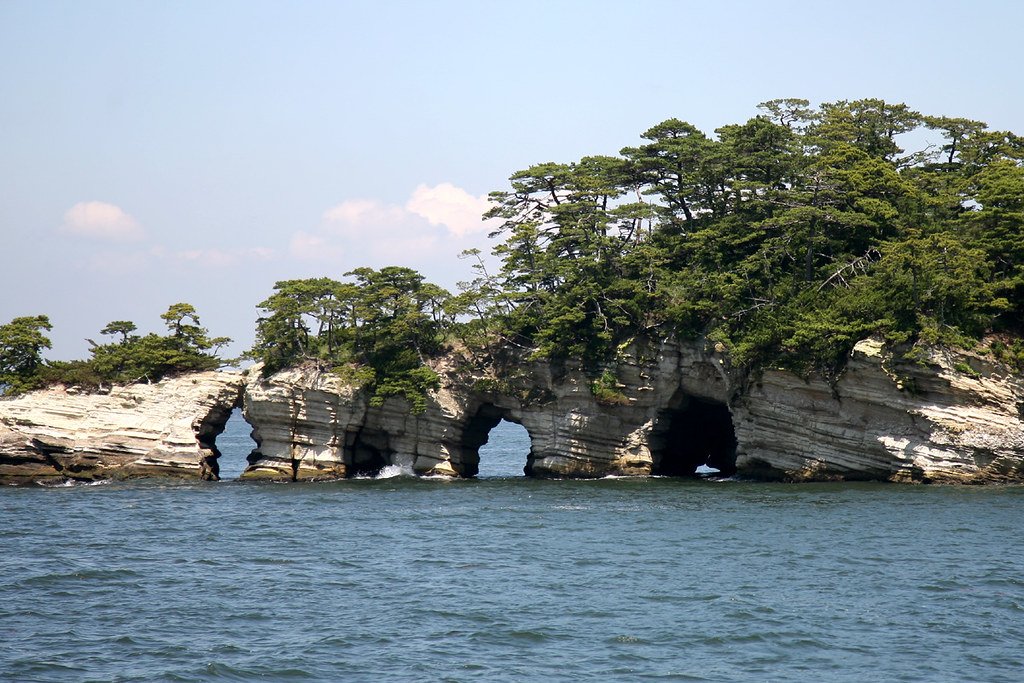 Bewaldete Felsinseln in der Bucht von Matsushima